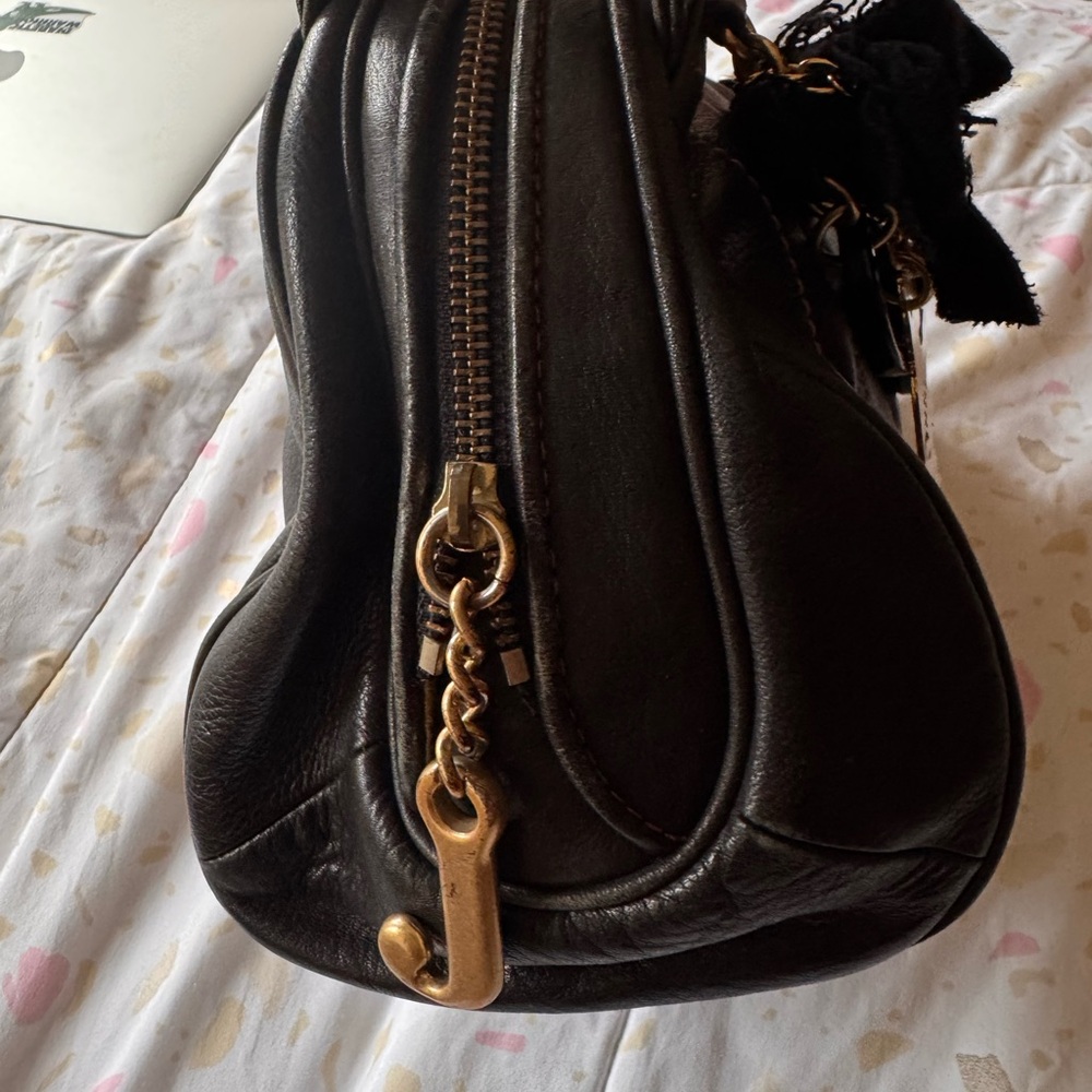 RARE FIND: Y2K 2008 Juicy Couture Black leather handbag w/quilted heart design - Picture 5 of 7